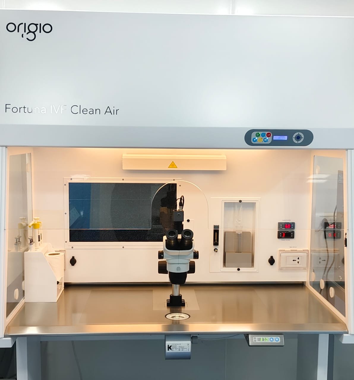 Laminar air flow workstation